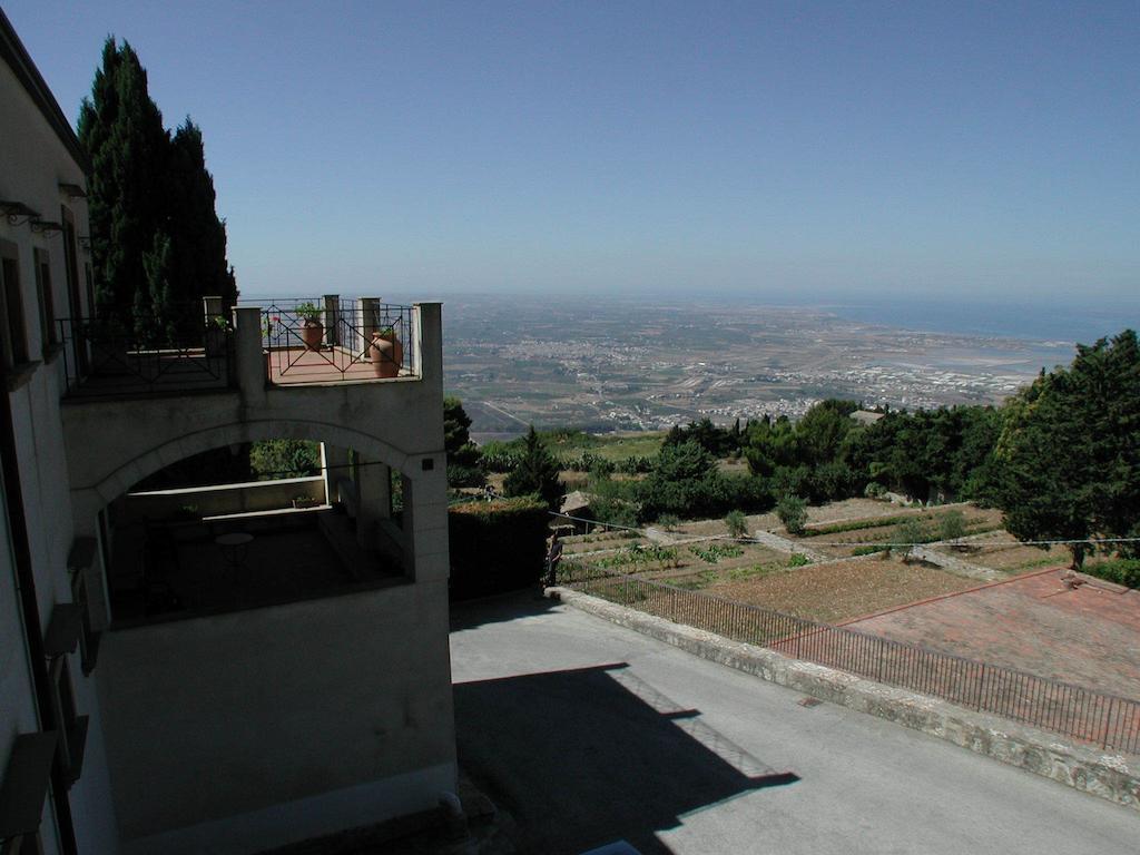 Eremo Hotel Casa Del Sorriso Erice Kültér fotó